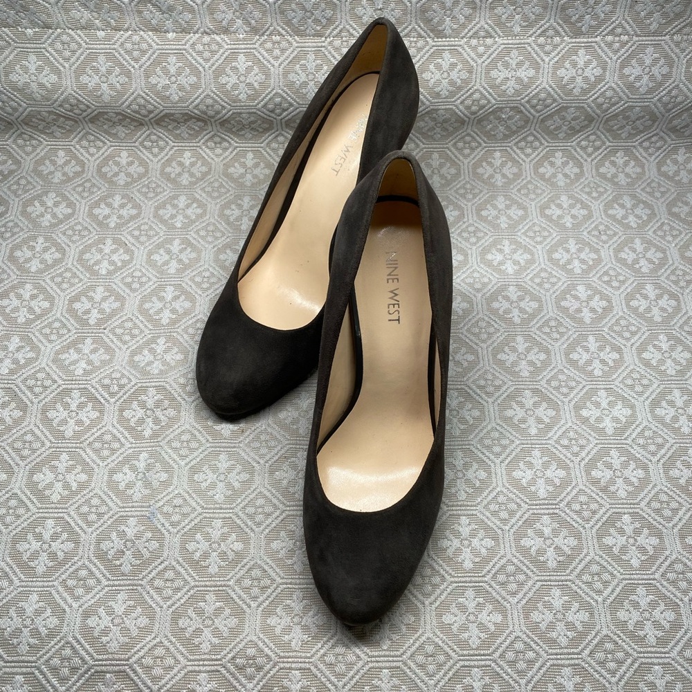 Preowned suede Nine West Heels